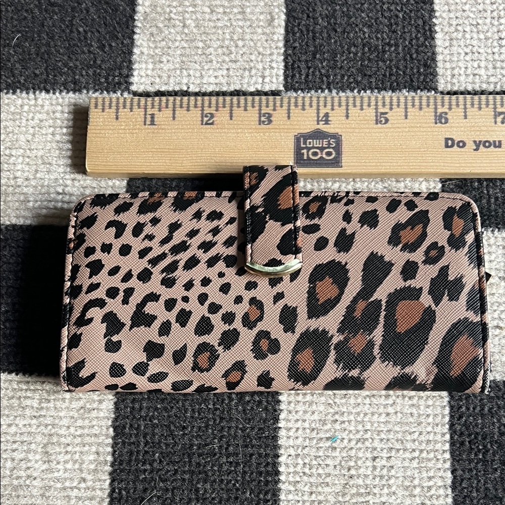 No brand Sleek brown‎ and Black Wallet leopard print with Card Holders nwot